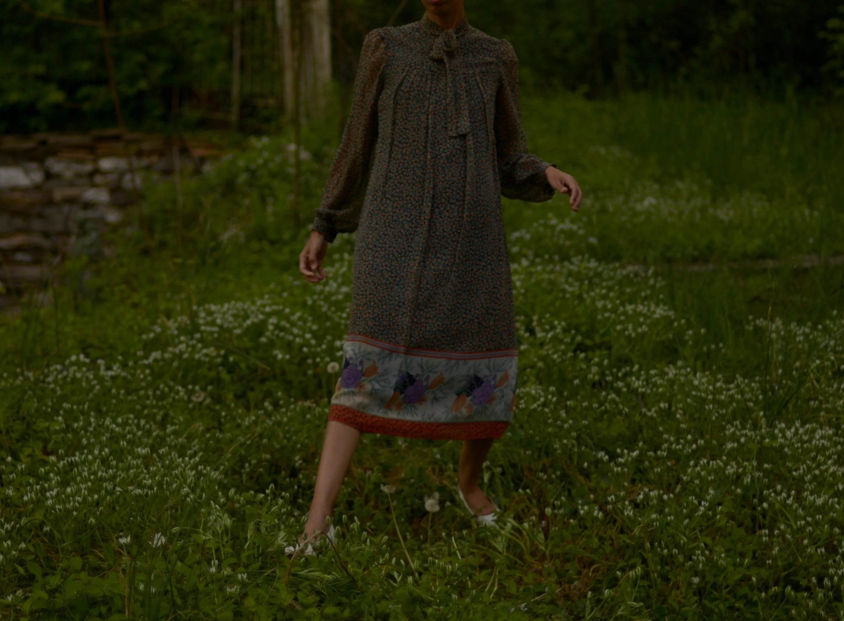 70s chiffon ditsy floral ascot dress with matching waist tie // small-medium